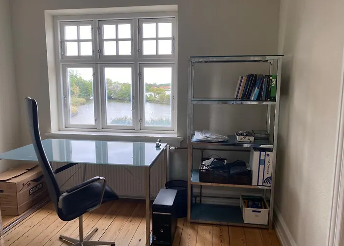 In The Center With Seaview Наксков