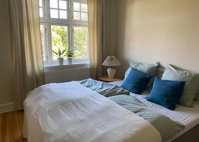 In The Center With Seaview Наксков