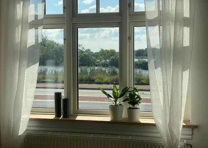 In The Center With Seaview * Наксков