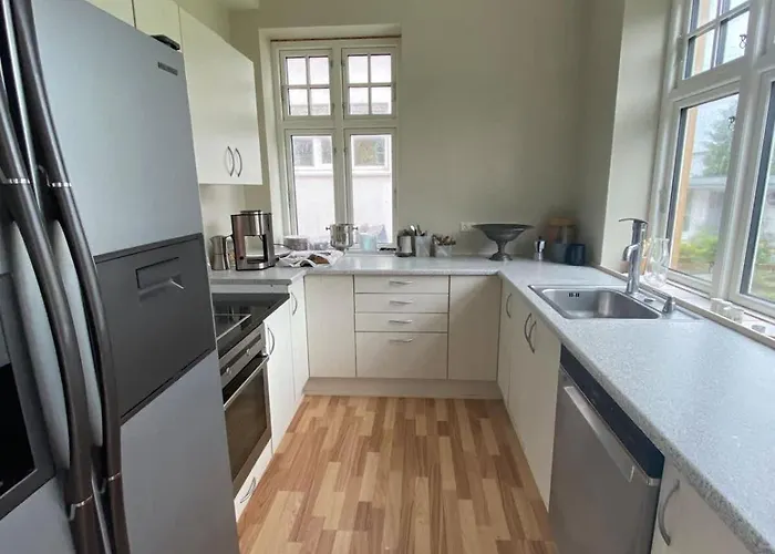 In The Center With Seaview Наксков